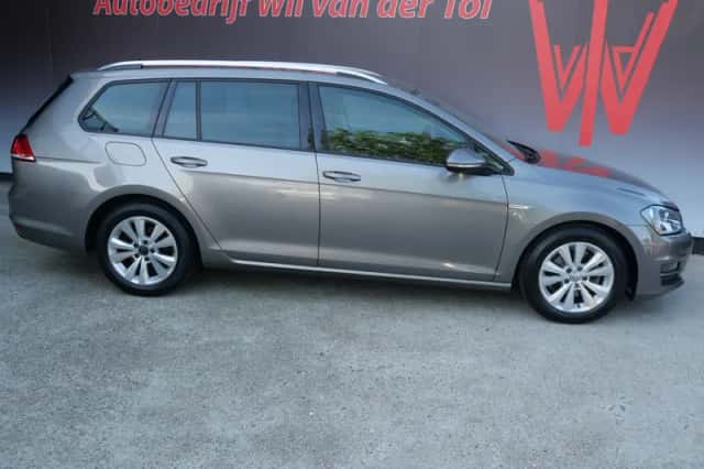 Volkswagen Golf (2015) thumbnail 1