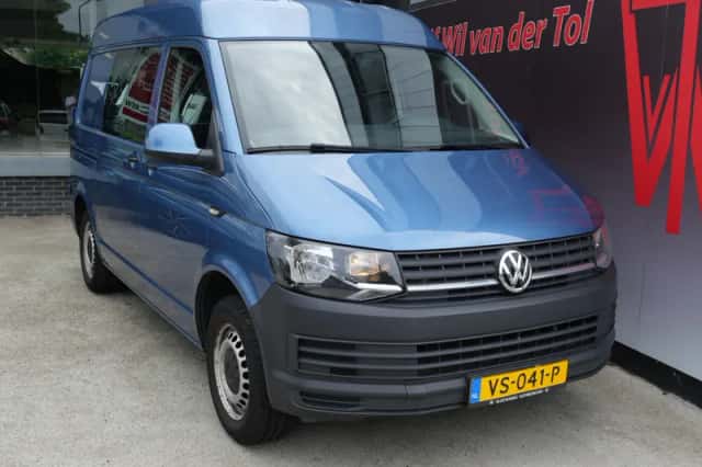 Volkswagen Transporter (2016) thumbnail 2