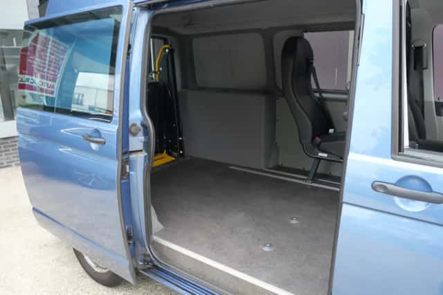 Volkswagen Transporter (2016) thumbnail 3