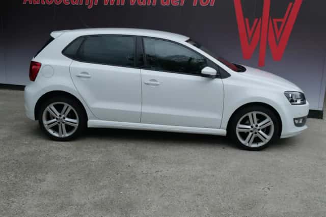 Volkswagen Polo (2016) thumbnail 1