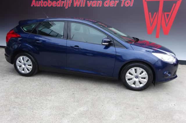 Volkswagen Polo (2016) thumbnail 2