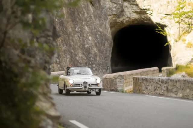 Alfa Romeo Giulia (1965) thumbnail 13