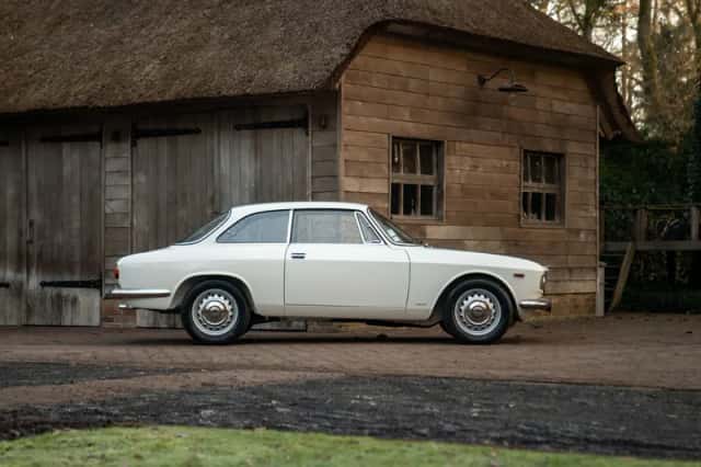 Alfa Romeo GT (1967) thumbnail 1
