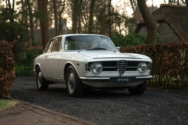 Alfa Romeo GT (1967) thumbnail 13