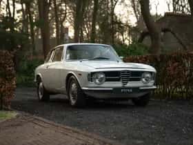 Alfa Romeo GT (1967) thumbnail 13