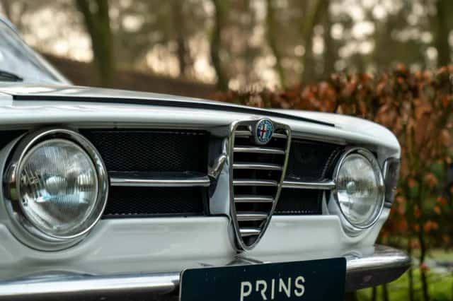 Alfa Romeo GT (1967) thumbnail 14