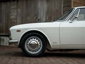 Alfa Romeo GT (1967) thumbnail 18