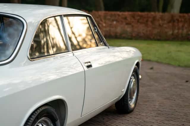 Alfa Romeo GT (1967) thumbnail 26