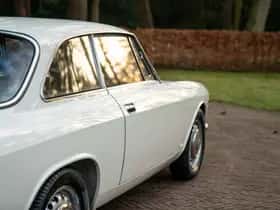 Alfa Romeo GT (1967) thumbnail 26