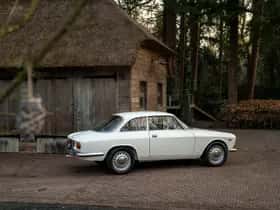 Alfa Romeo GT (1967) thumbnail 28