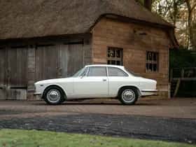 Alfa Romeo GT (1967) thumbnail 4