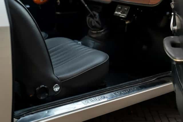 Alfa Romeo GT (1967) thumbnail 38