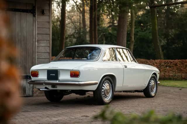 Alfa Romeo GT (1967) thumbnail 6