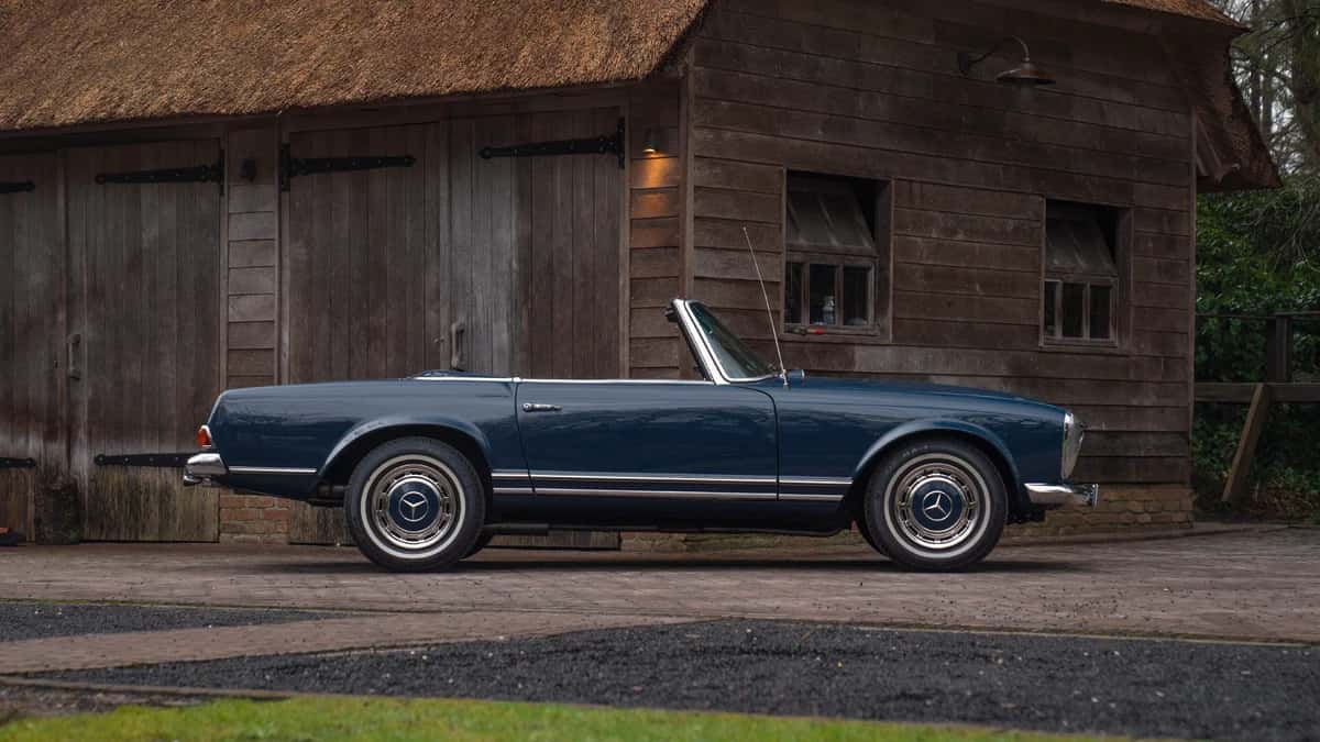 Mercedes-Benz 200-Serie (1968) — foto 1
