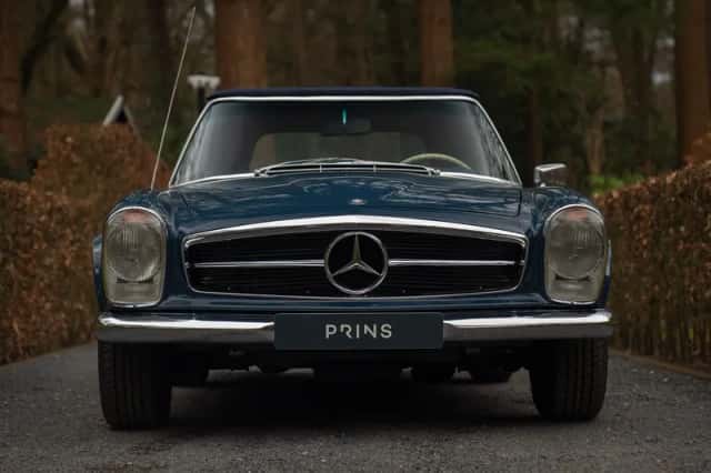 Mercedes-Benz 200-Serie (1968) thumbnail 2