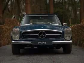 Mercedes-Benz 200-Serie (1968) thumbnail 2