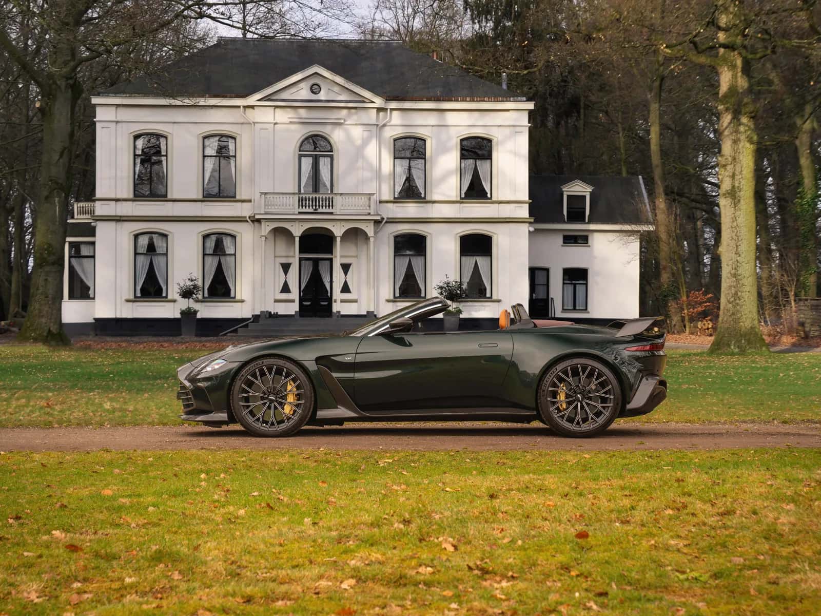 Aston Martin V12 Vantage (2023) — foto 1