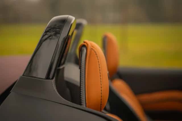 Aston Martin V12 Vantage (2023) thumbnail 11