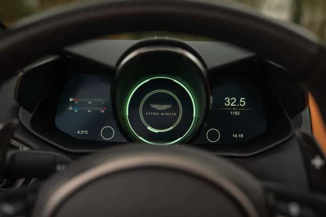 Aston Martin V12 Vantage (2023) thumbnail 12