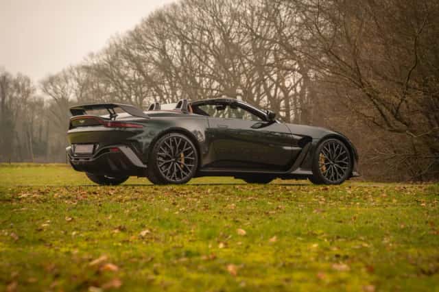Aston Martin V12 Vantage (2023) thumbnail 4