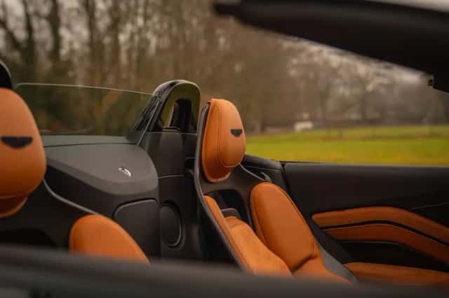 Aston Martin V12 Vantage (2023) thumbnail 36