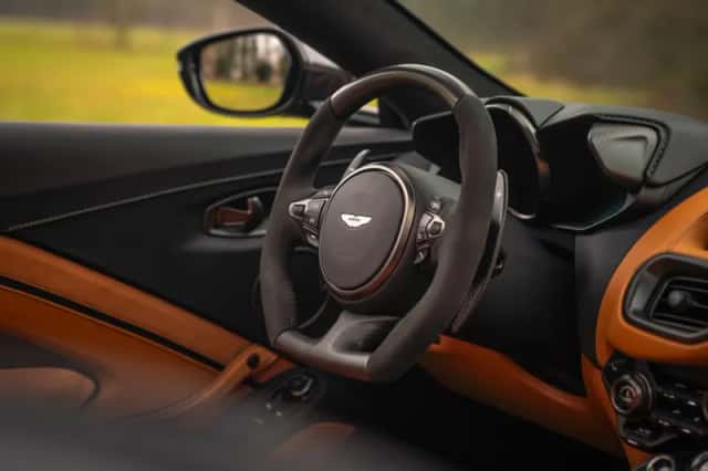 Aston Martin V12 Vantage (2023) thumbnail 38