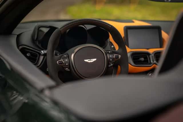Aston Martin V12 Vantage (2023) thumbnail 40