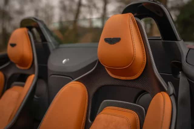 Aston Martin V12 Vantage (2023) thumbnail 41