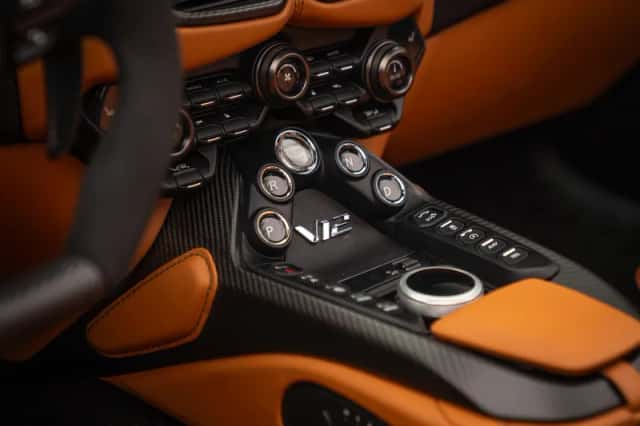 Aston Martin V12 Vantage (2023) thumbnail 48