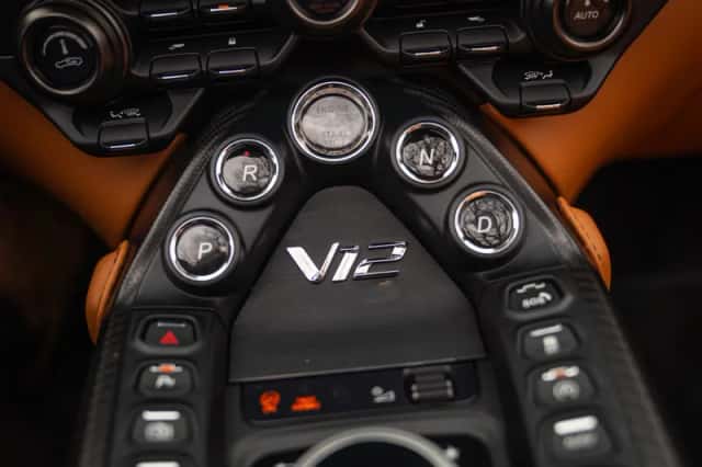 Aston Martin V12 Vantage (2023) thumbnail 53