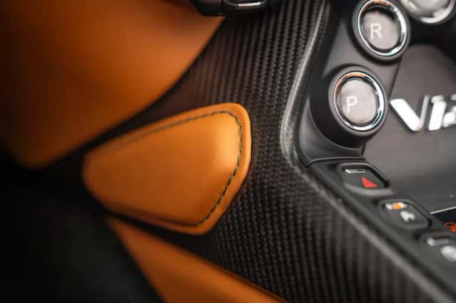Aston Martin V12 Vantage (2023) thumbnail 54