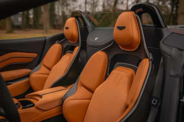 Aston Martin V12 Vantage (2023) thumbnail 8