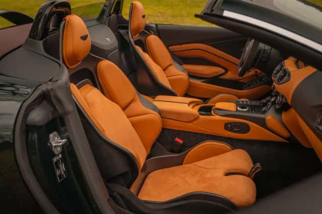 Aston Martin V12 Vantage (2023) thumbnail 10