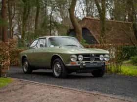 Alfa Romeo 1750 GTV (1972) thumbnail 15