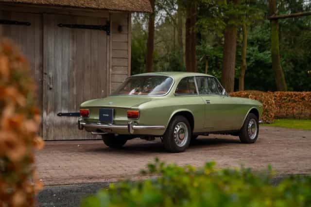 Alfa Romeo 1750 GTV (1972) thumbnail 6