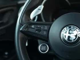 Alfa Romeo Stelvio (2024) thumbnail 12