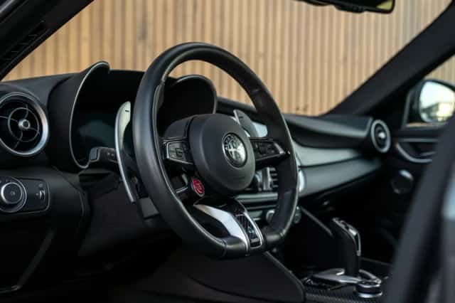 Alfa Romeo Giulia (2024) thumbnail 7
