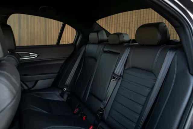 Alfa Romeo Giulia (2024) thumbnail 9