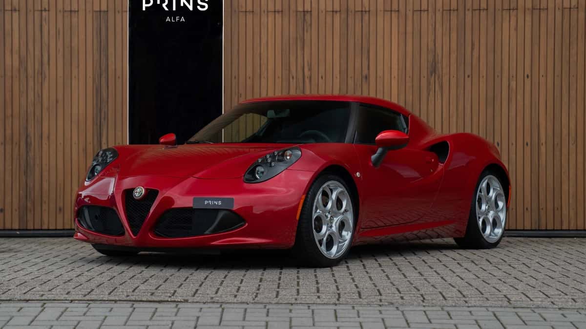 Alfa Romeo 4C (2016) — foto 1