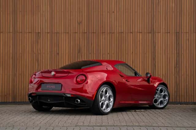 Alfa Romeo 4C (2016) thumbnail 3
