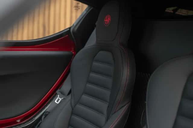 Alfa Romeo 4C (2016) thumbnail 6