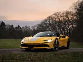 Ferrari SF90 Spider (2023) thumbnail 3