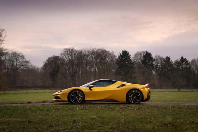 Ferrari SF90 Spider (2023) thumbnail 5