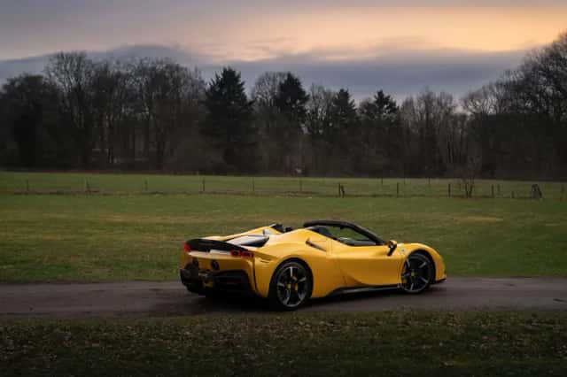 Ferrari SF90 Spider (2023) thumbnail 56