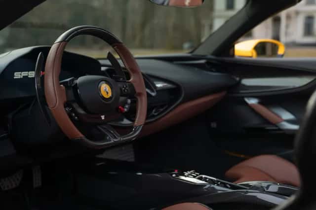 Ferrari SF90 Spider (2023) thumbnail 7