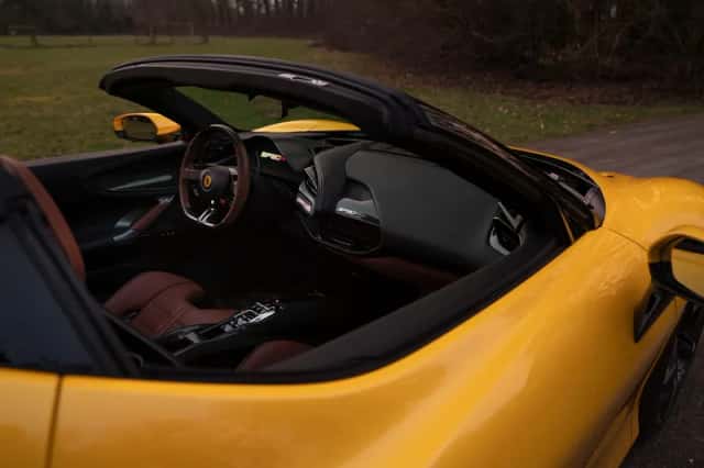Ferrari SF90 Spider (2023) thumbnail 9