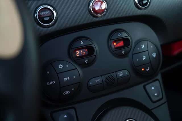 Abarth 695 (2012) thumbnail 36
