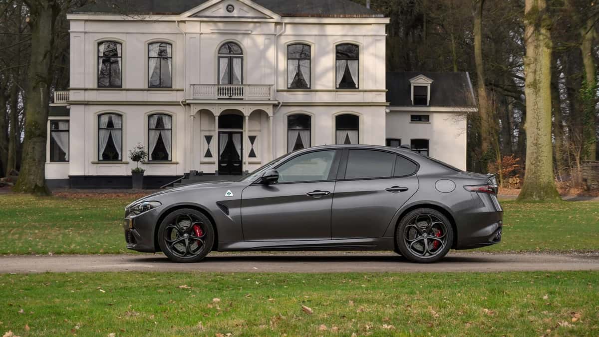 Alfa Romeo Giulia (2024) — foto 1