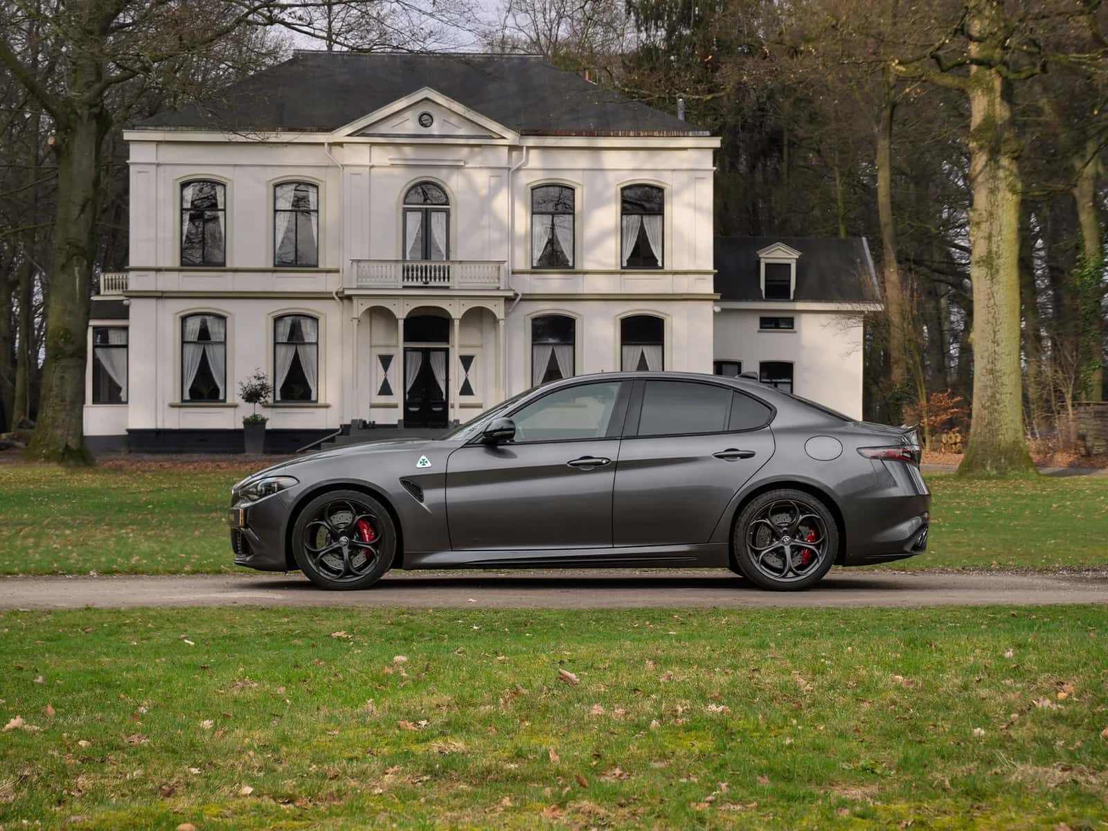 Alfa Romeo Giulia (2024) — foto 1