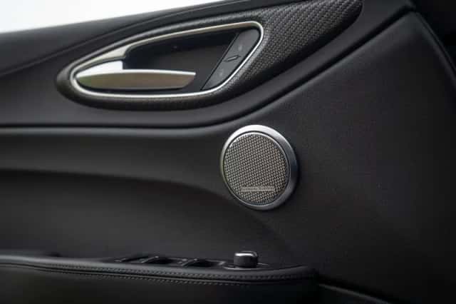 Alfa Romeo Giulia (2024) thumbnail 12